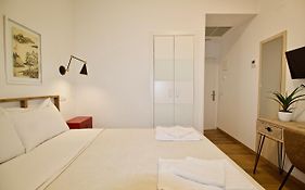 The Bridge Huertas - Hostal